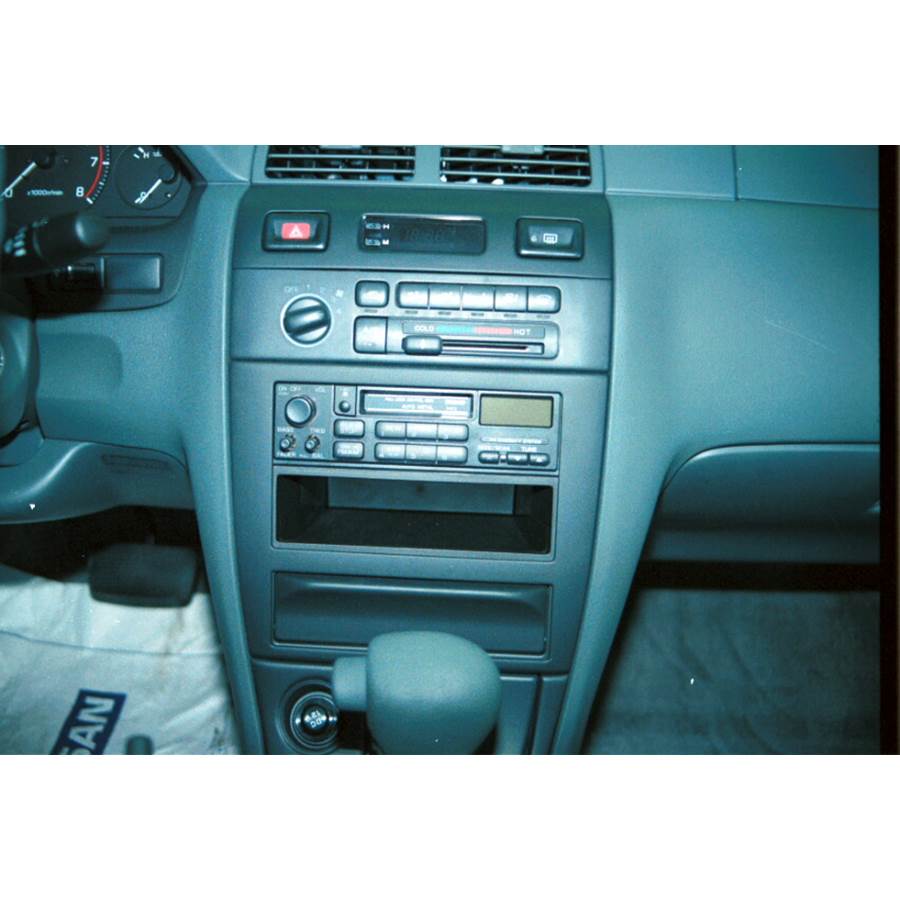 1996 Nissan Maxima Factory Radio