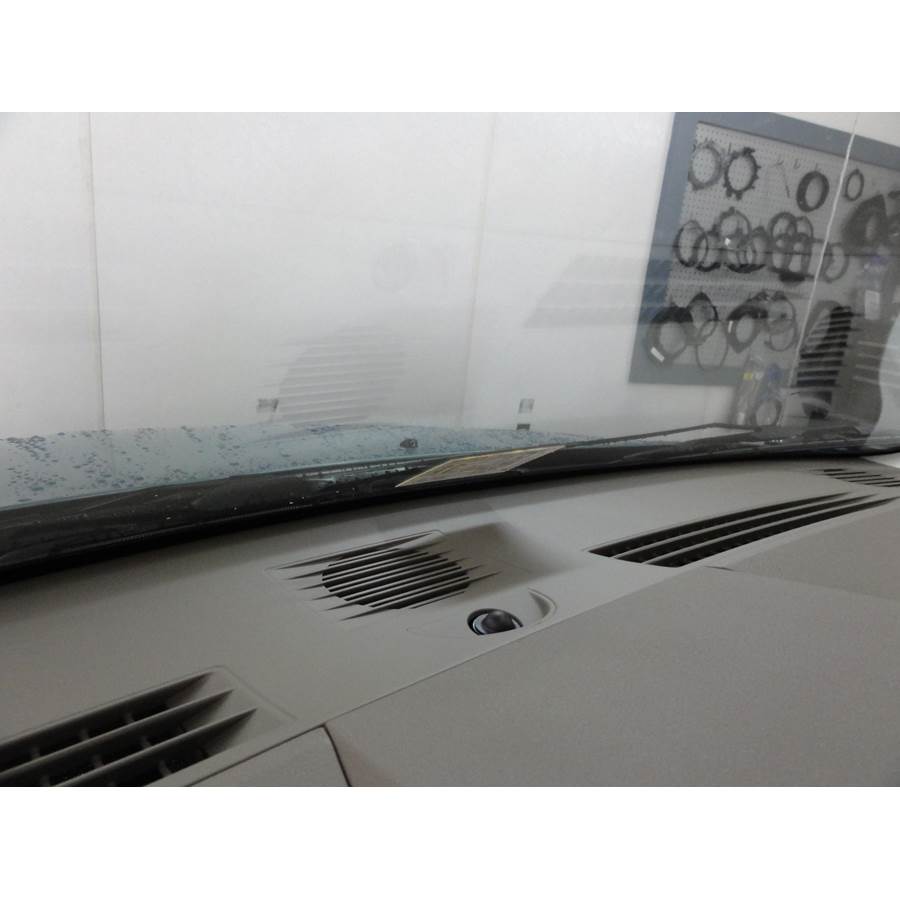 2009 Volkswagen Routan Center dash speaker location
