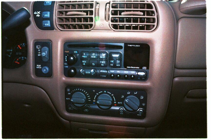 1998 Chevy Blazer radio
