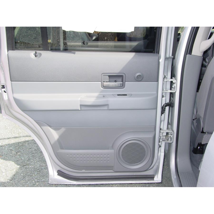 2009 Chrysler Aspen Rear door speaker location