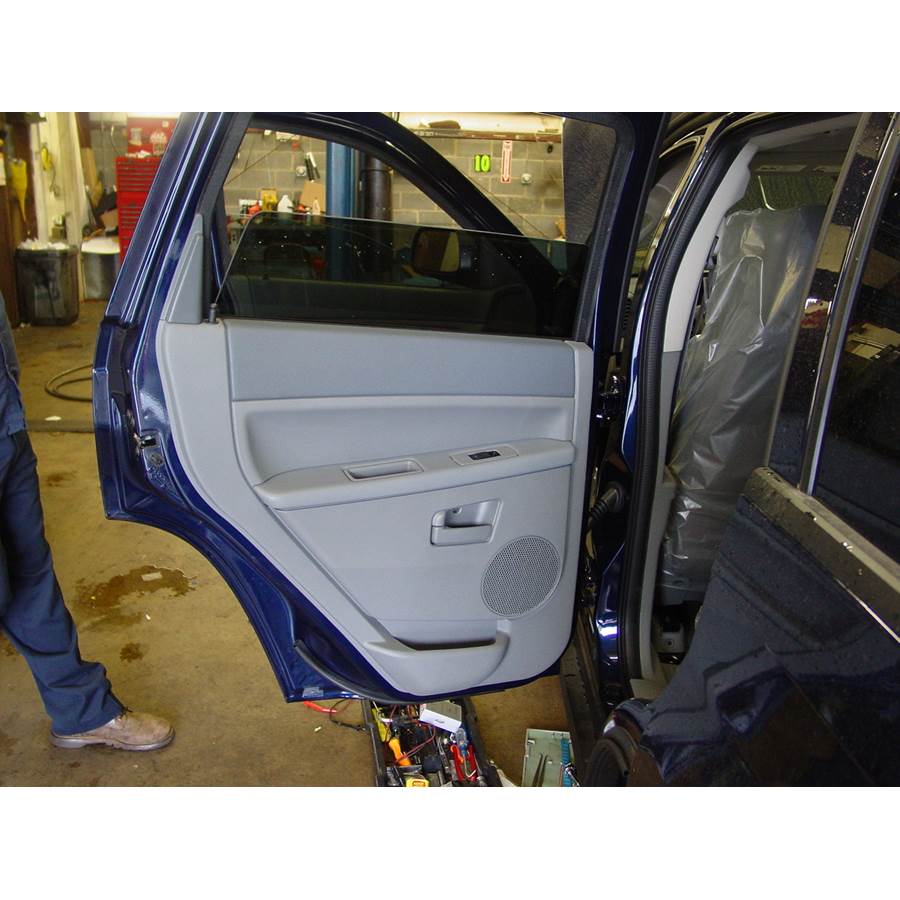 2005 Jeep Grand Cherokee Rear door speaker location