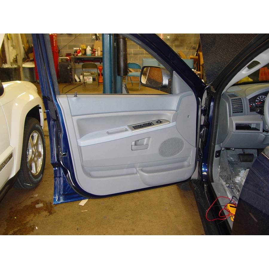 2008 Jeep Grand Cherokee Front door speaker location
