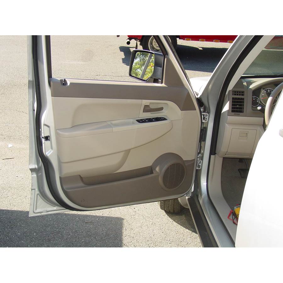 2008 Jeep Liberty Front door speaker location