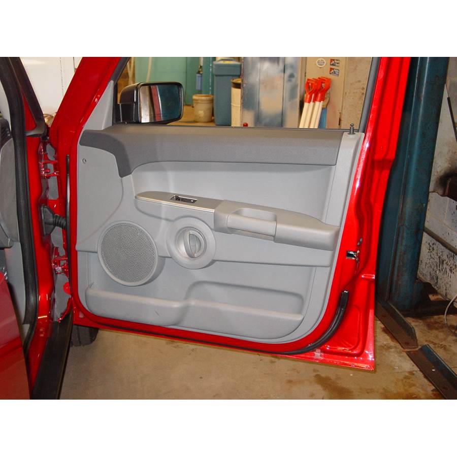 2009 Jeep Commander Front door speaker location