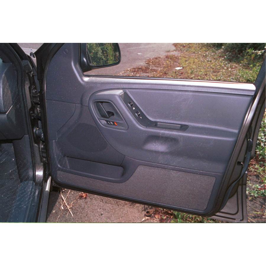 2004 Jeep Grand Cherokee Front door speaker location
