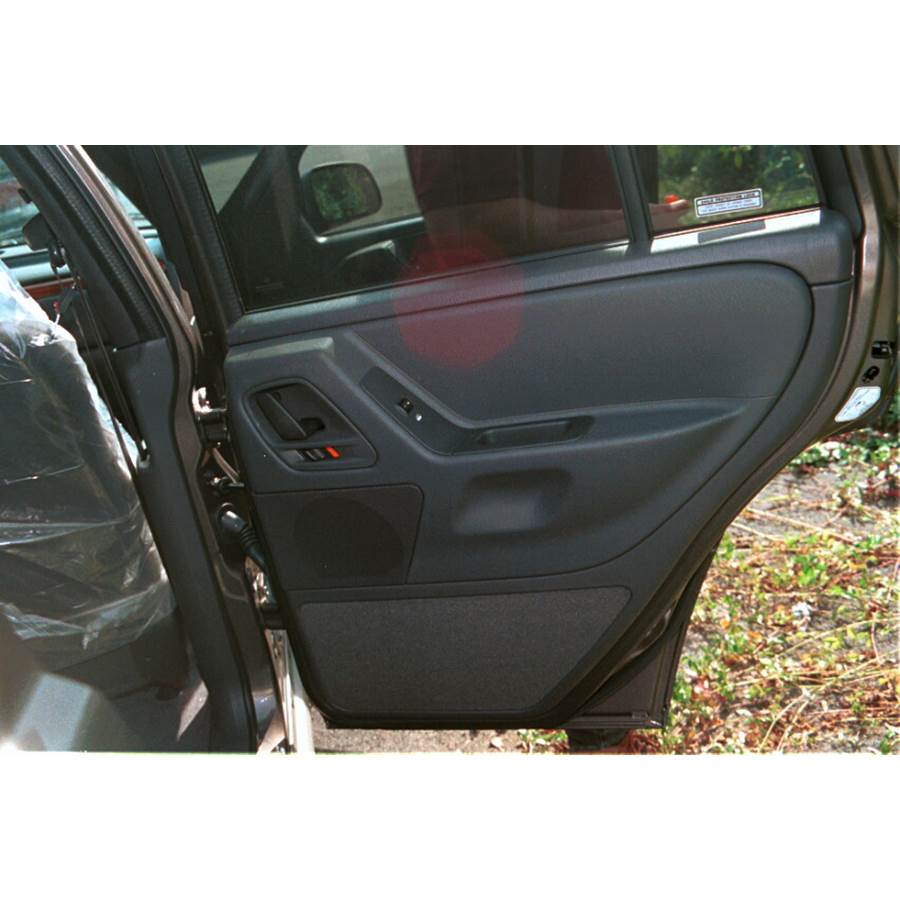 2003 Jeep Grand Cherokee Rear door speaker location