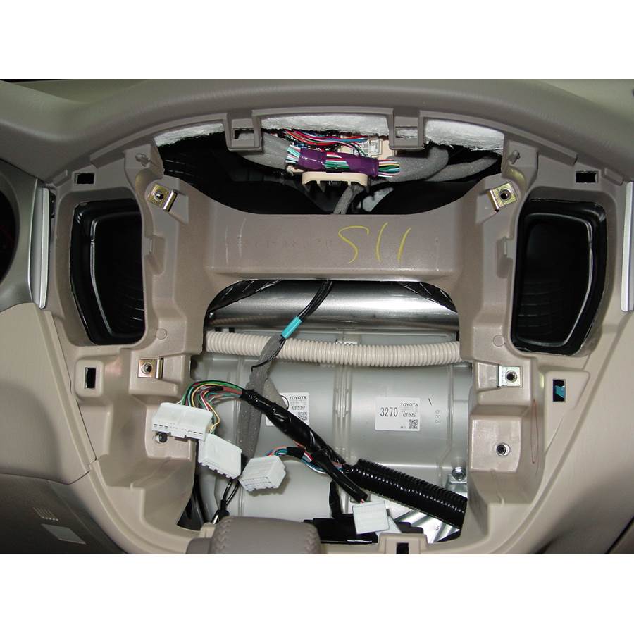2006 Toyota Highlander Factory radio removed