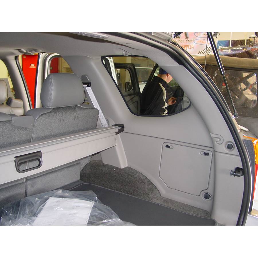 2006 GMC Envoy Factory amplifier location