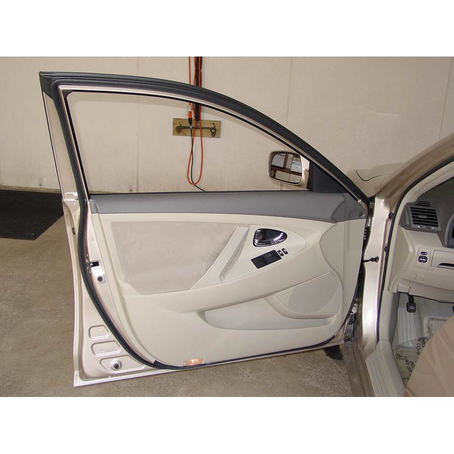 2007 Toyota Camry Hybrid Front door speaker location