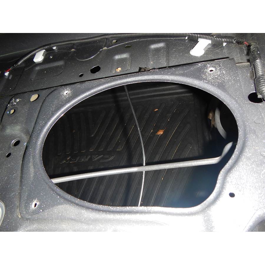 2011 Toyota Camry Hybrid Rear deck speaker removed