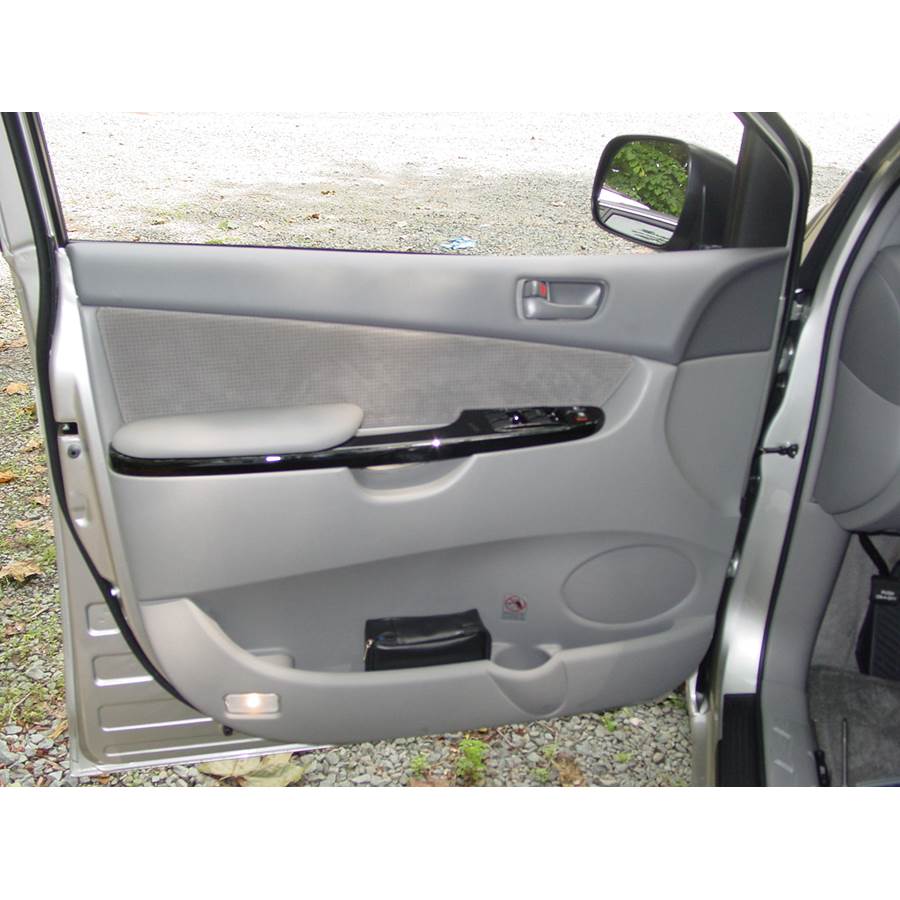 2005 Toyota Sienna Front door speaker location
