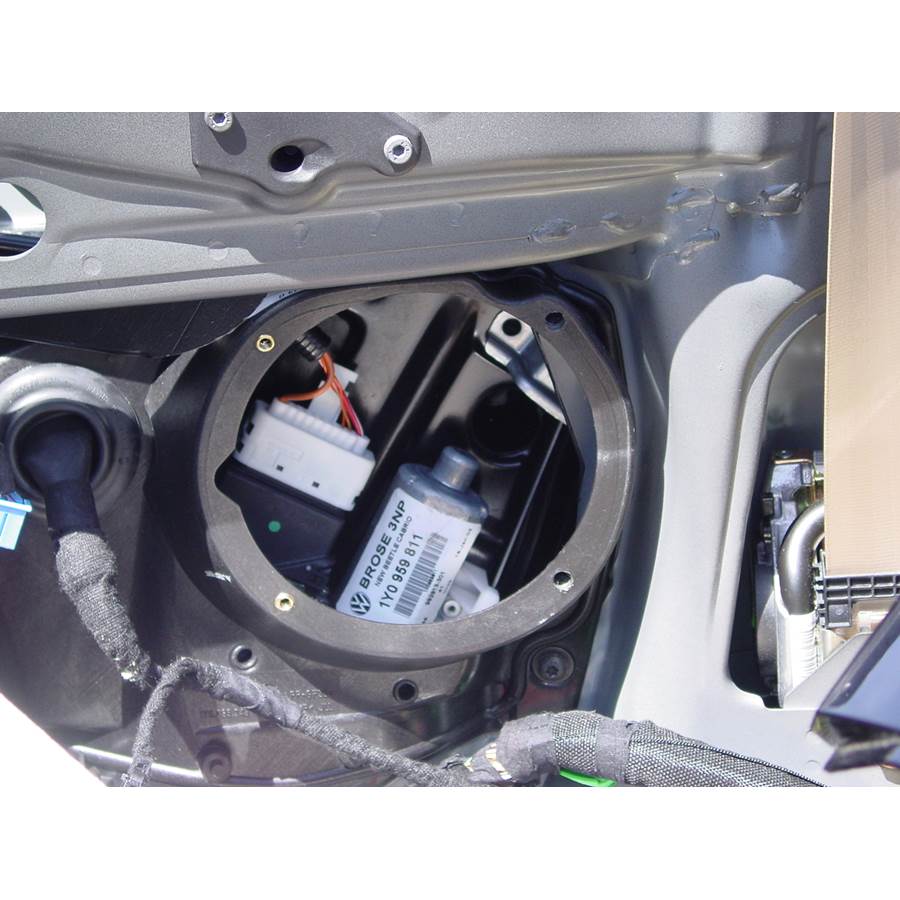 2005 Volkswagen Beetle Rear side panel speaker removed