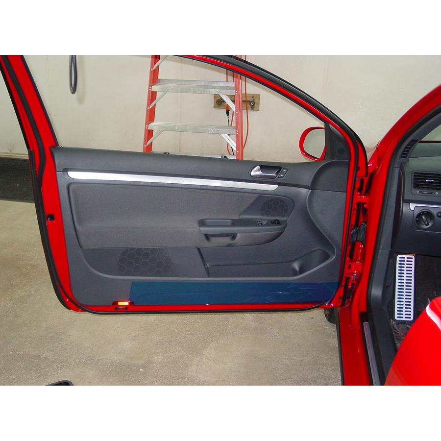 2008 Volkswagen R32 Front door speaker location