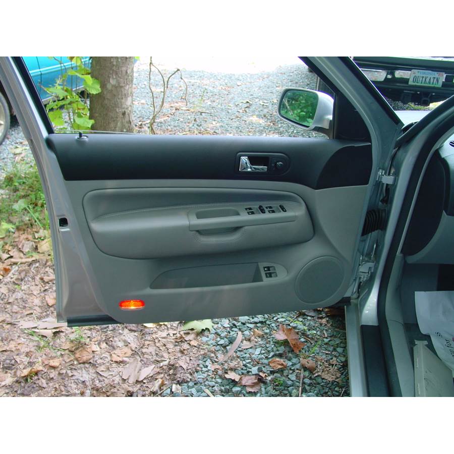 1999 Volkswagen Golf Front door speaker location