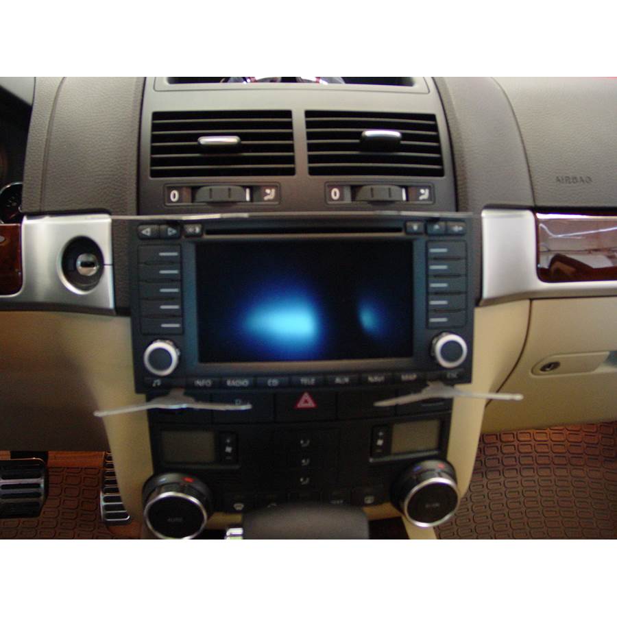 2004 Volkswagen Touareg Factory Radio