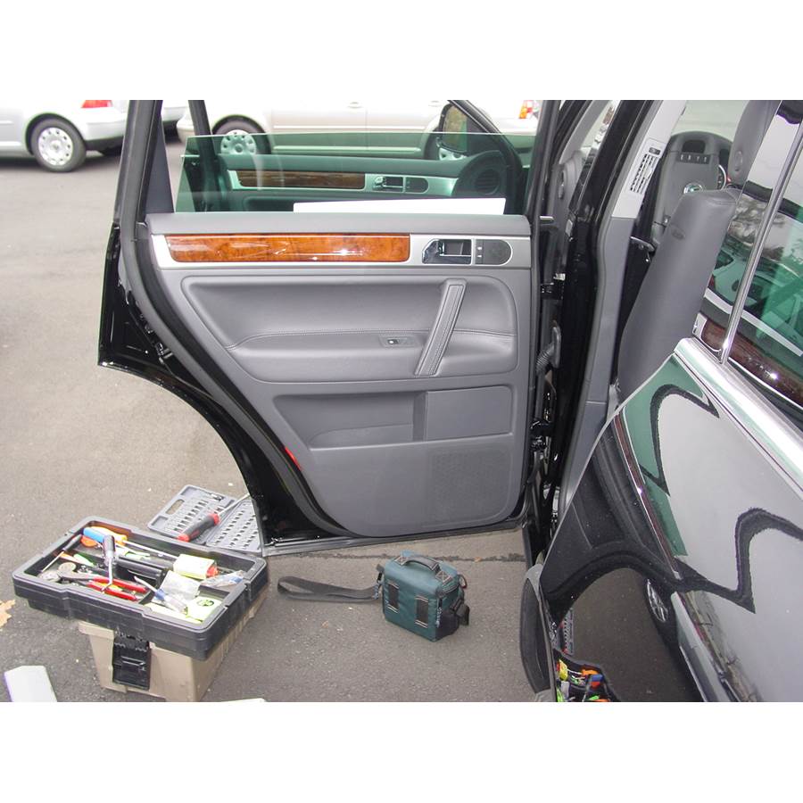 2004 Volkswagen Touareg Rear door speaker location