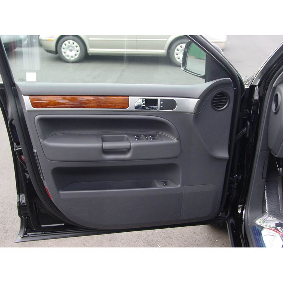 2005 Volkswagen Touareg Front door speaker location