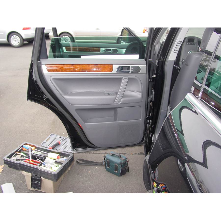 2005 Volkswagen Touareg Rear door speaker location