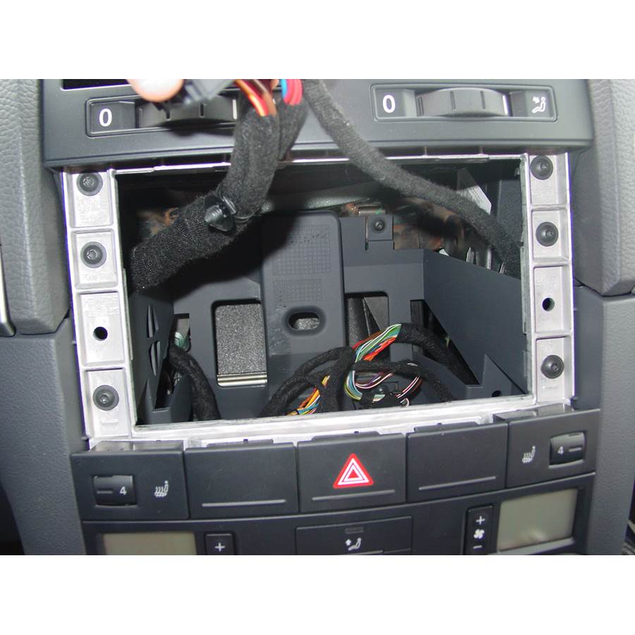 2005 Volkswagen Touareg Factory radio removed