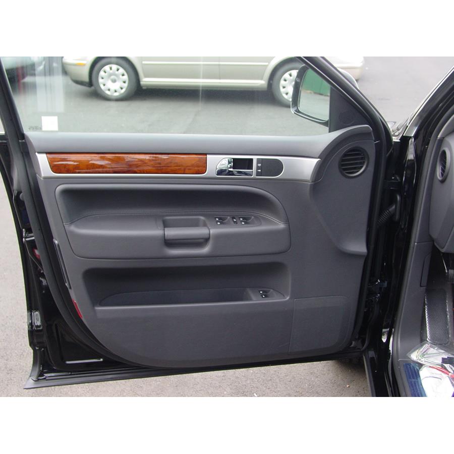 2010 Volkswagen Touareg Front door speaker location