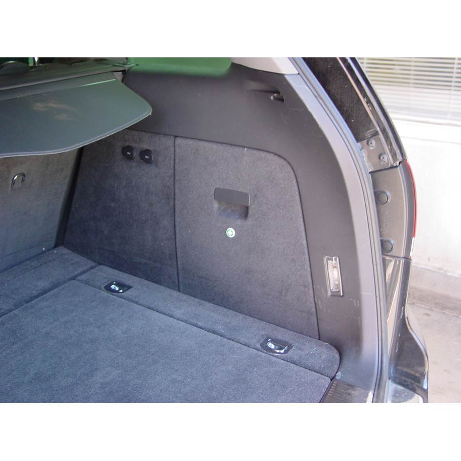 2004 Volkswagen Touareg Factory amplifier location
