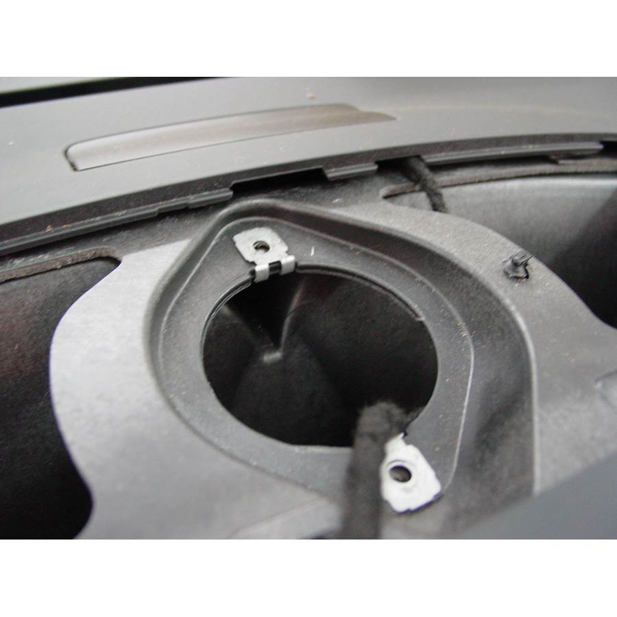 2004 Volkswagen Touareg Center dash speaker removed
