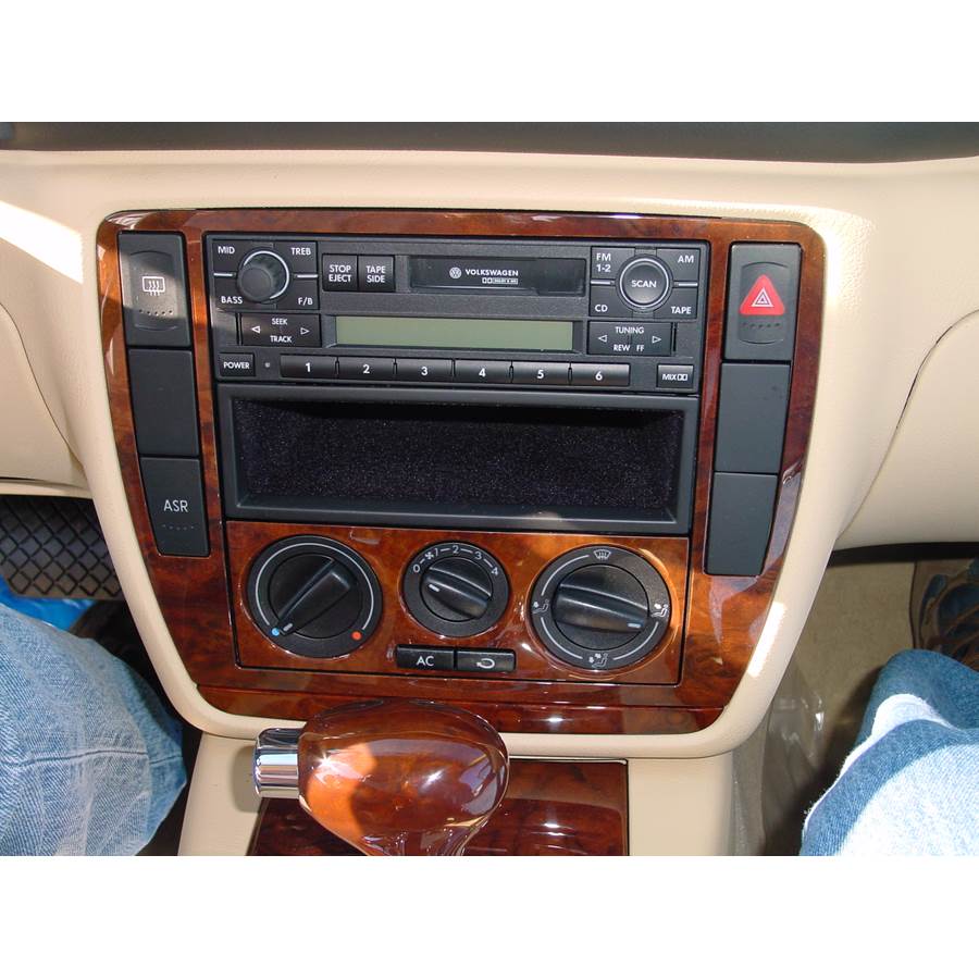 2002 Volkswagen Passat Factory Radio