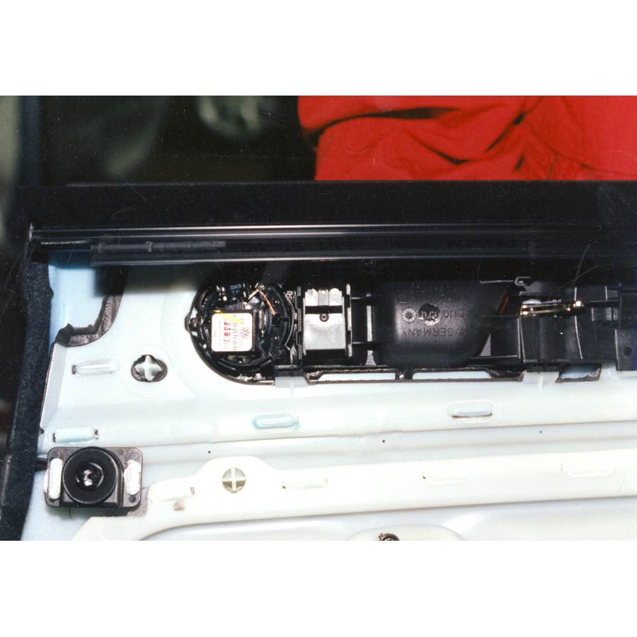 2001 Volkswagen Passat Rear door tweeter