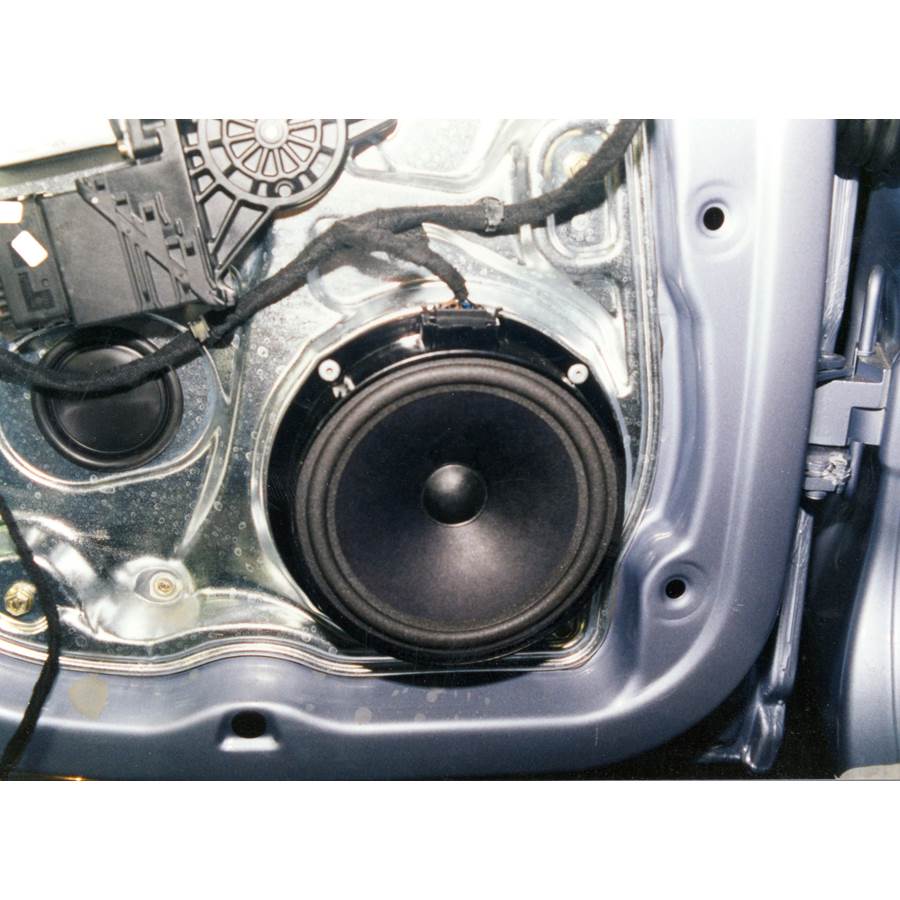 2001 Volkswagen Passat Rear door woofer