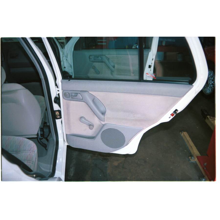 1997 Volkswagen Jetta III Rear door speaker location