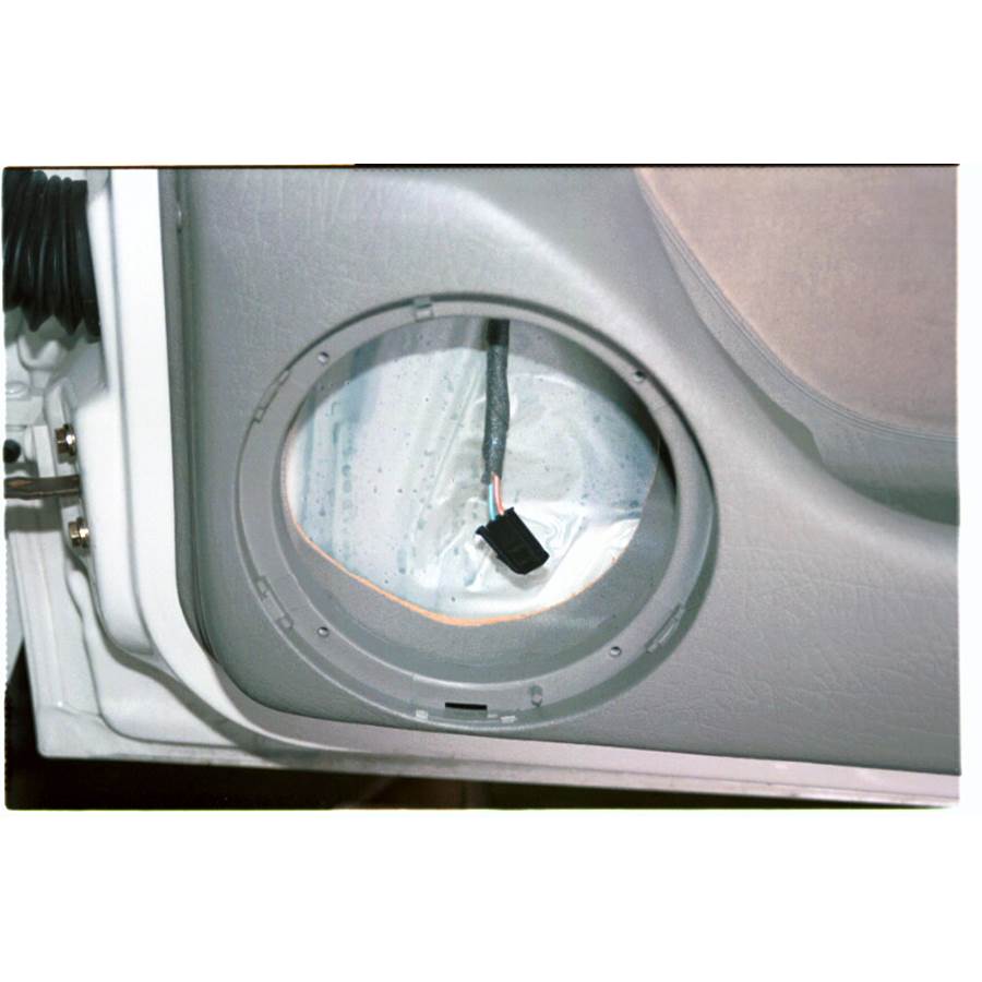 1997 Volkswagen Jetta III Rear door woofer removed