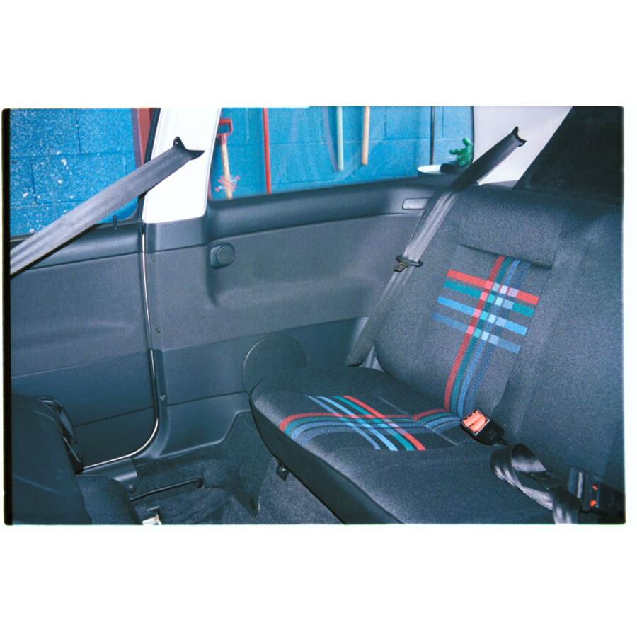 1997 Volkswagen Golf III Rear side panel speaker location