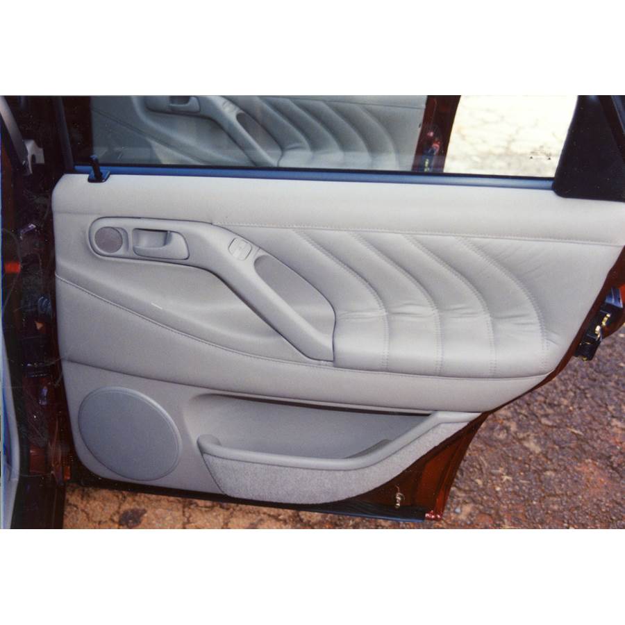1995 Volkswagen Passat Rear door speaker location