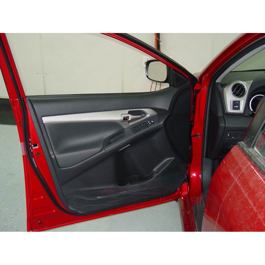 2009 Toyota Matrix Front door speaker location