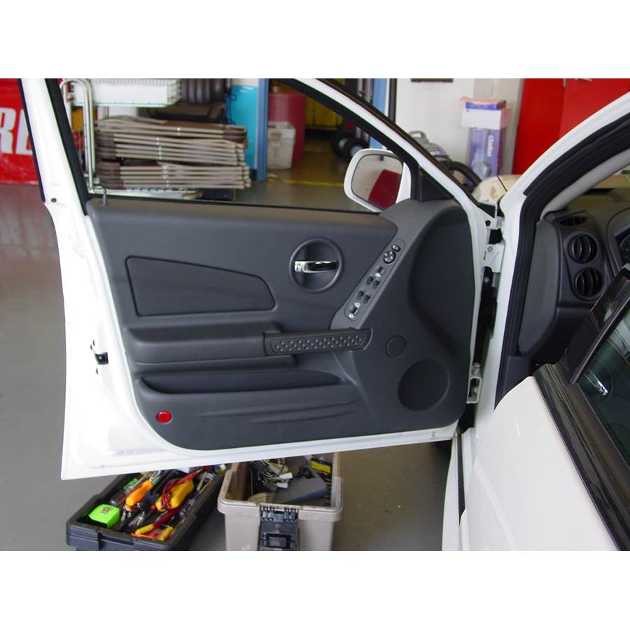 2005 Pontiac Grand Prix Front door speaker location