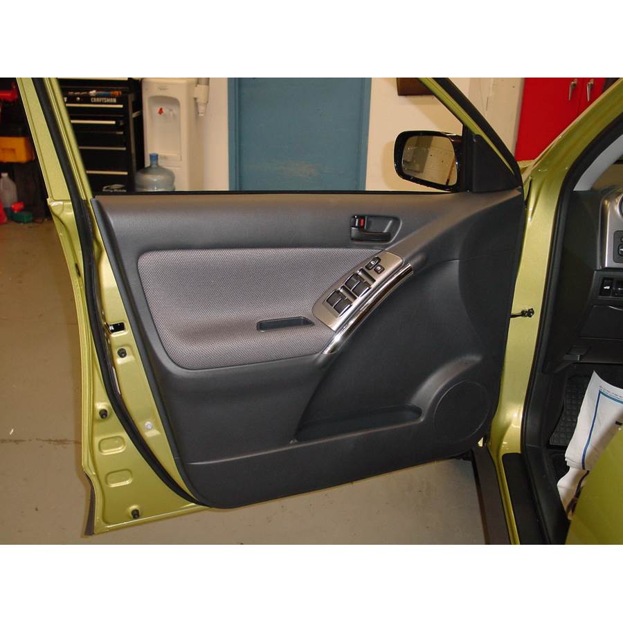 2008 Pontiac Vibe Front door speaker location