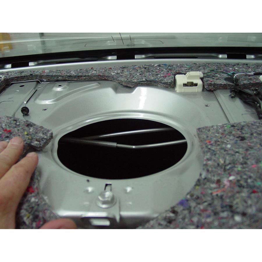 2012 Toyota Avalon Rear deck center speaker removed