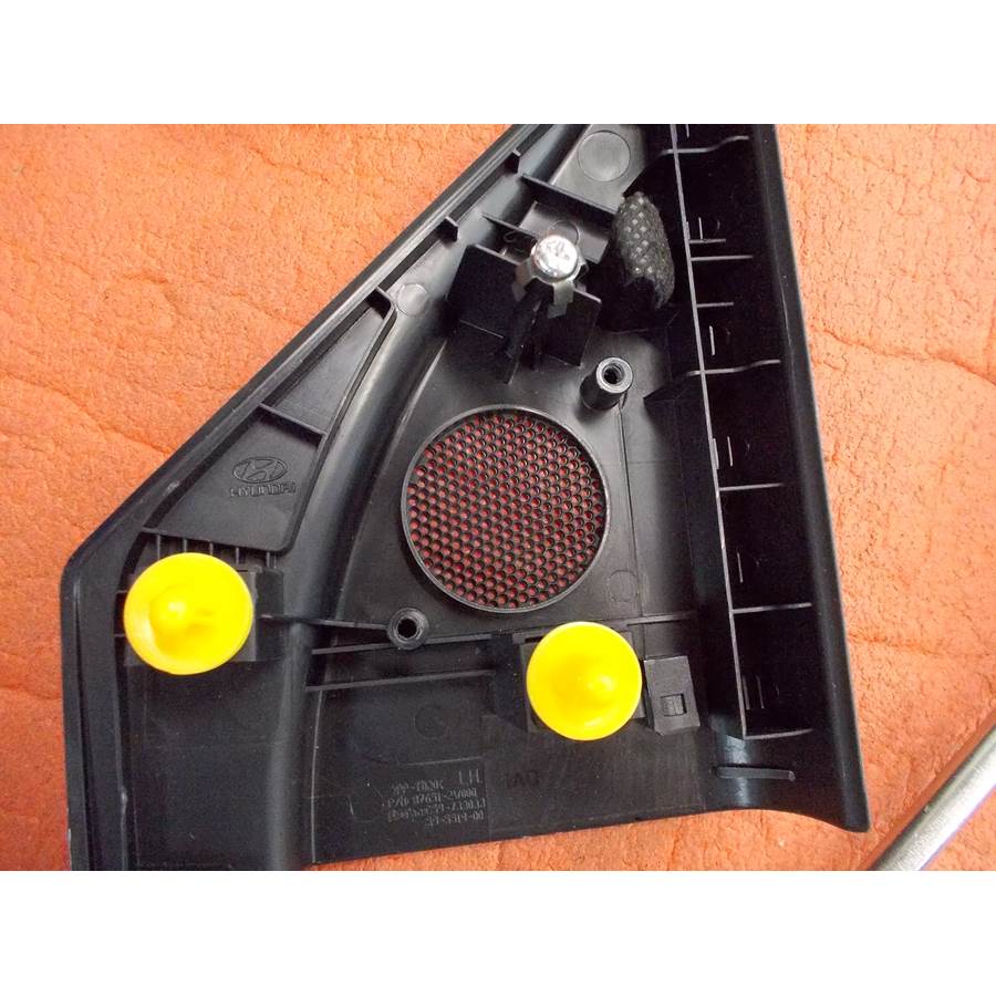 2016 Hyundai Santa Fe Front door tweeter removed
