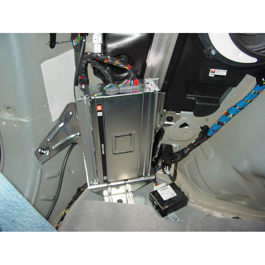 2010 Hyundai Veracruz Factory amplifier