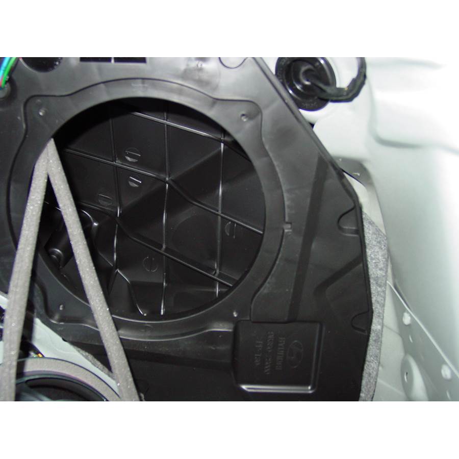 2014 Hyundai Tucson Far-rear side speaker removed