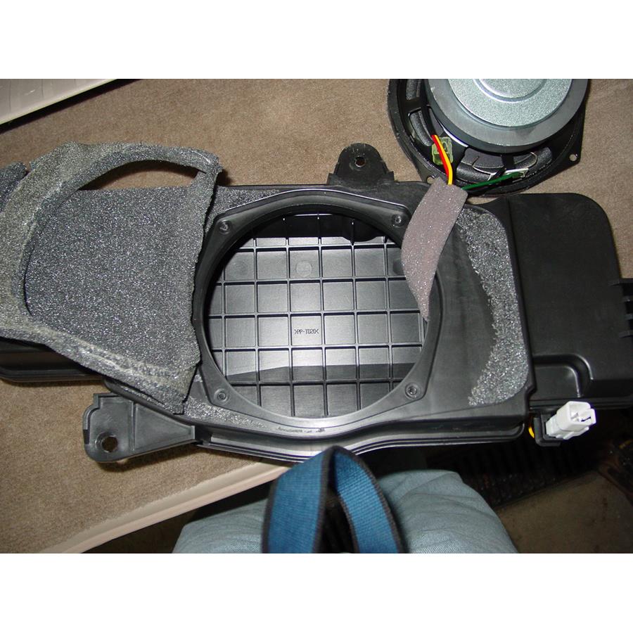 2002 Toyota Land Cruiser Far-rear side speaker removed