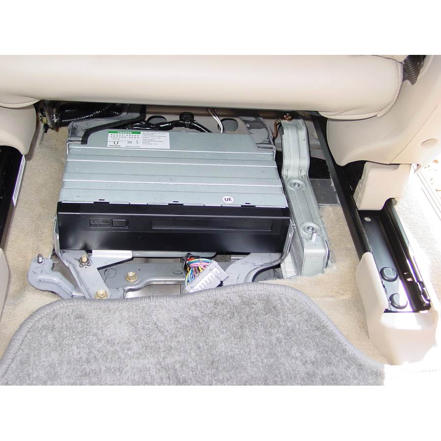 2006 Toyota Land Cruiser Factory amplifier