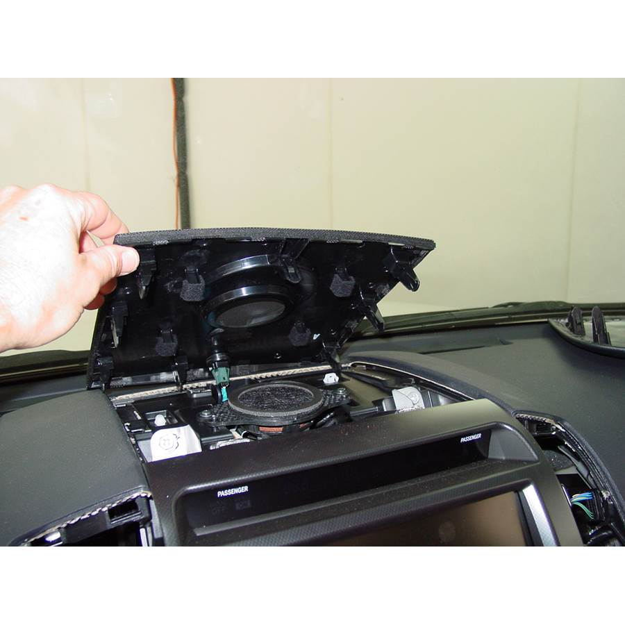 2013 Toyota Land Cruiser Center dash speaker location