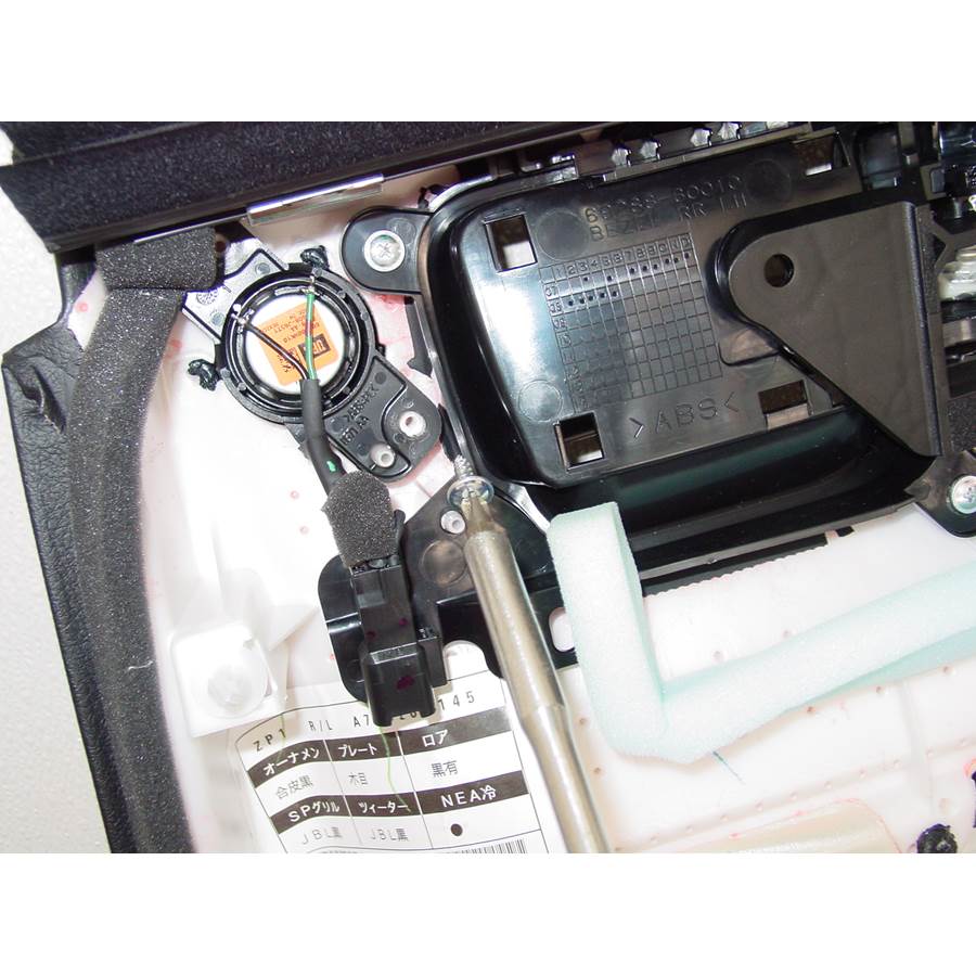 2013 Toyota Land Cruiser Rear door tweeter