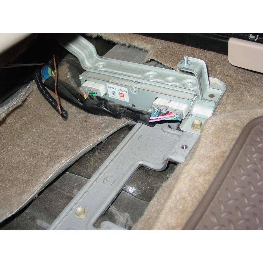 2002 Toyota Land Cruiser Factory amplifier