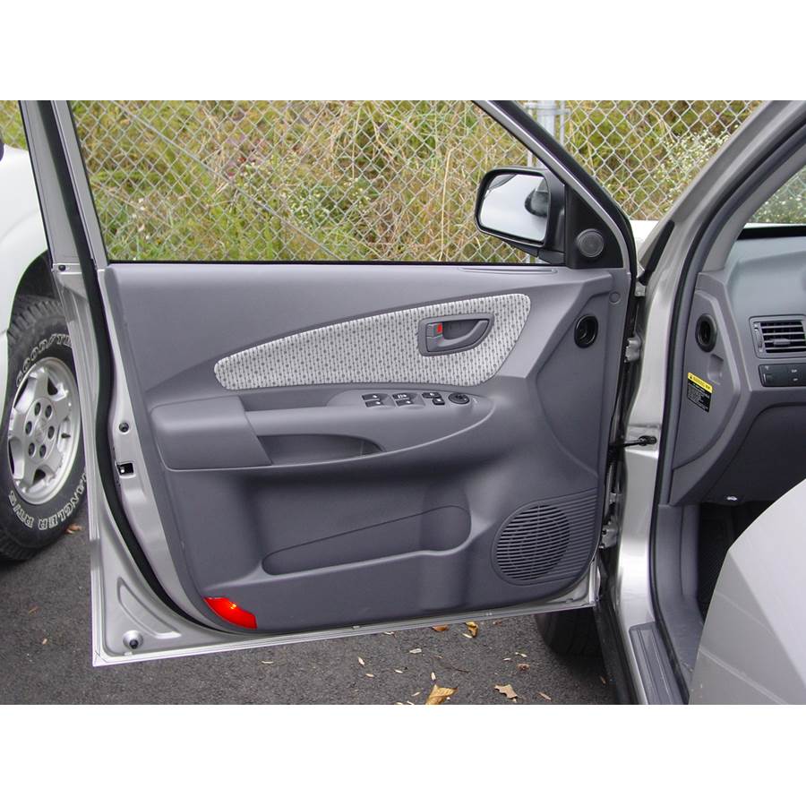 2006 Hyundai Tucson Front door speaker location
