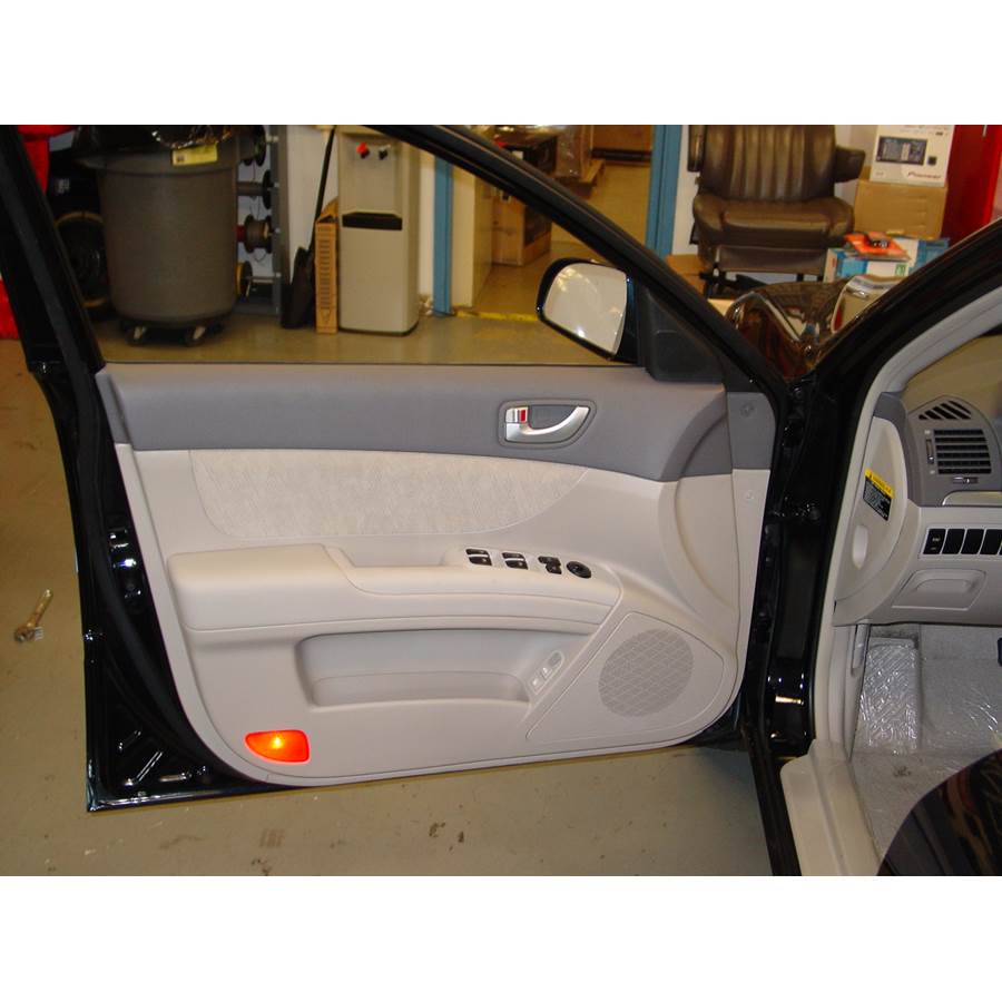 2009 Hyundai Sonata Front door speaker location