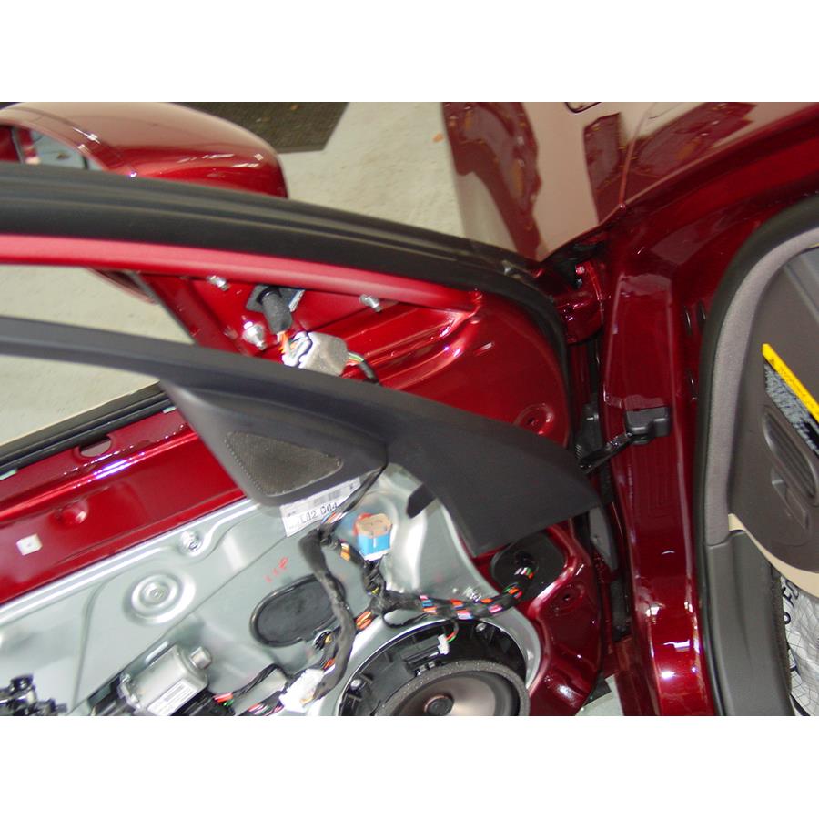 2013 Hyundai Genesis Front door tweeter location