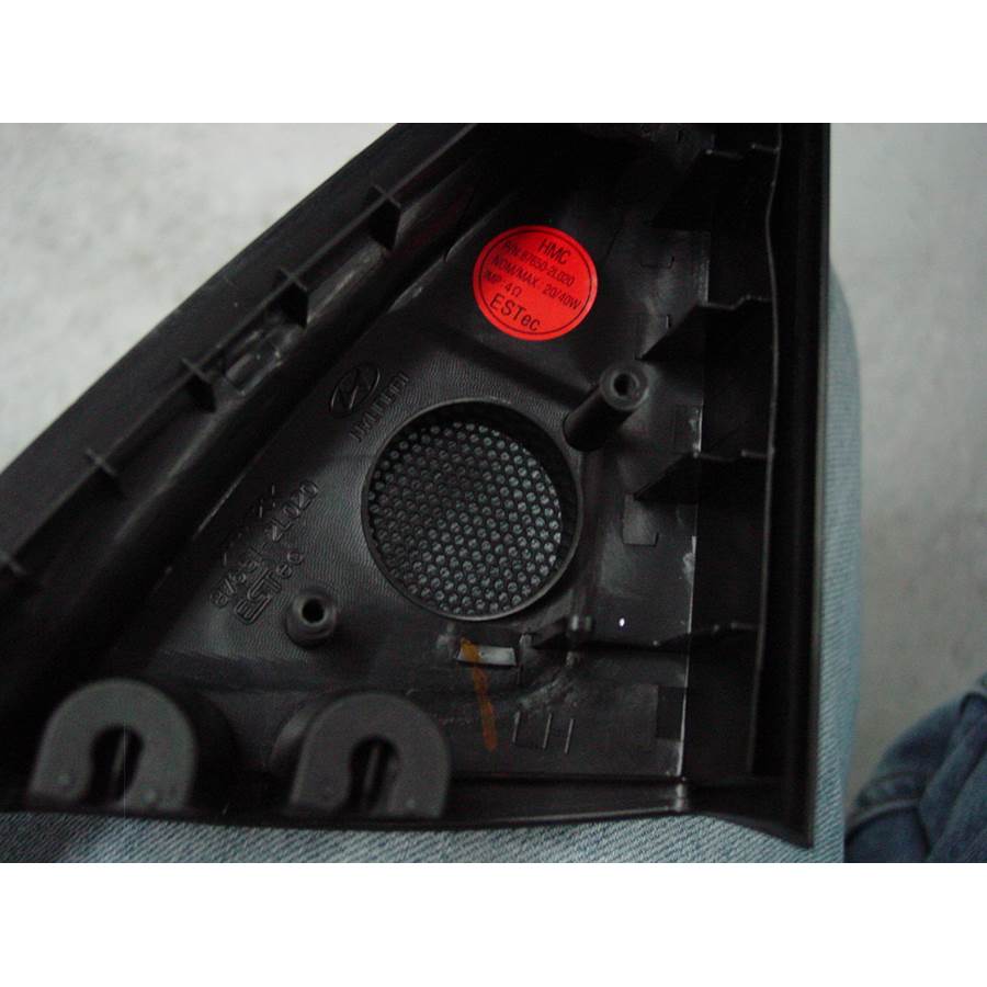 2009 Hyundai Elantra Touring Front door tweeter removed