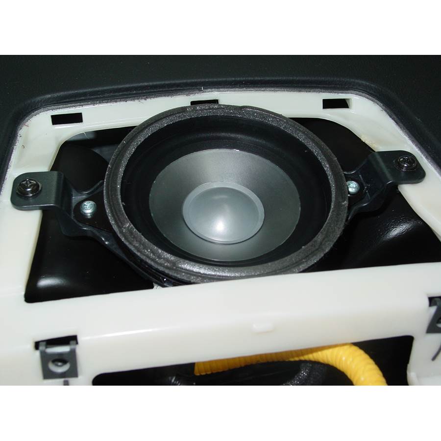 2007 Hyundai Entourage Center dash speaker